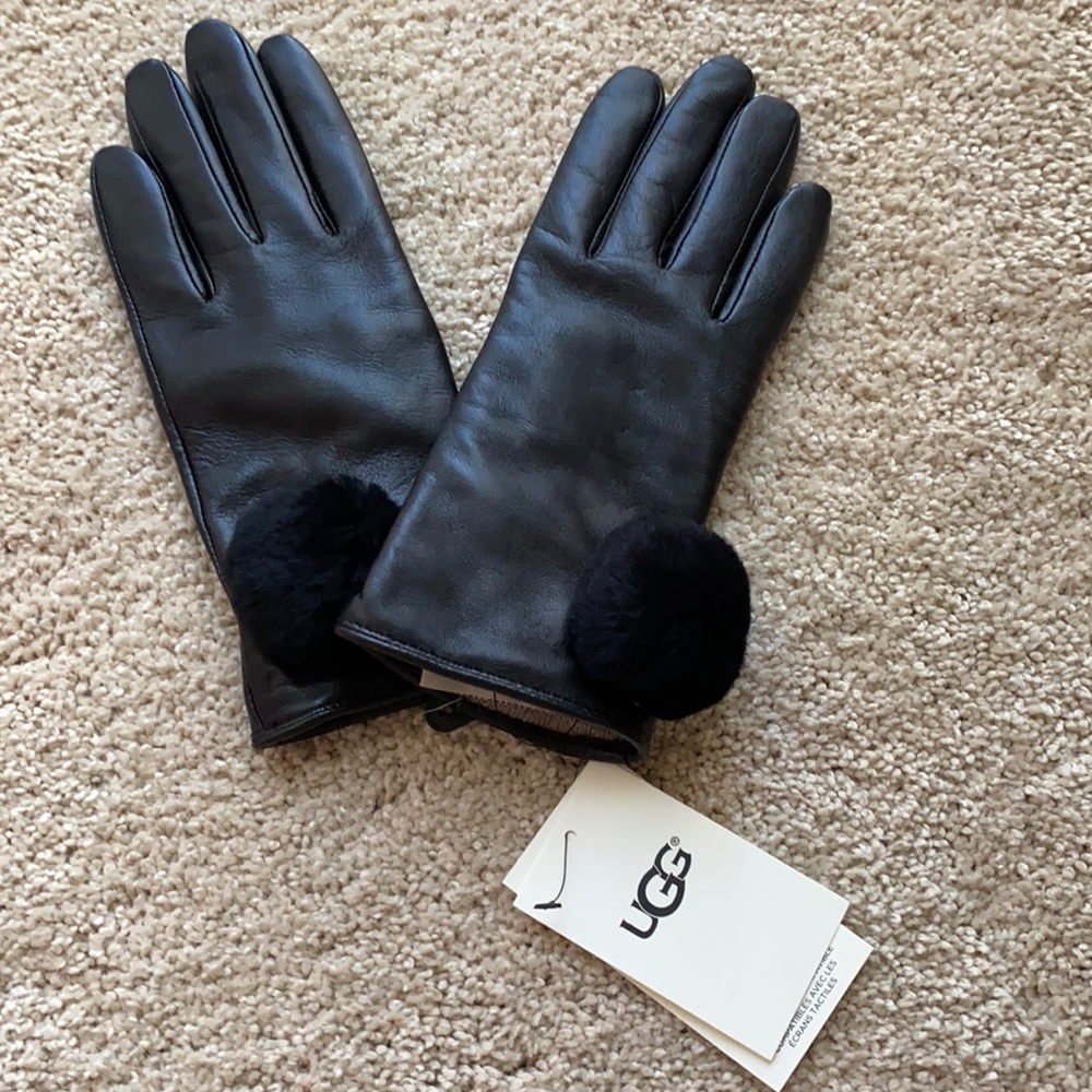 NEW UGG Leather pompon glove